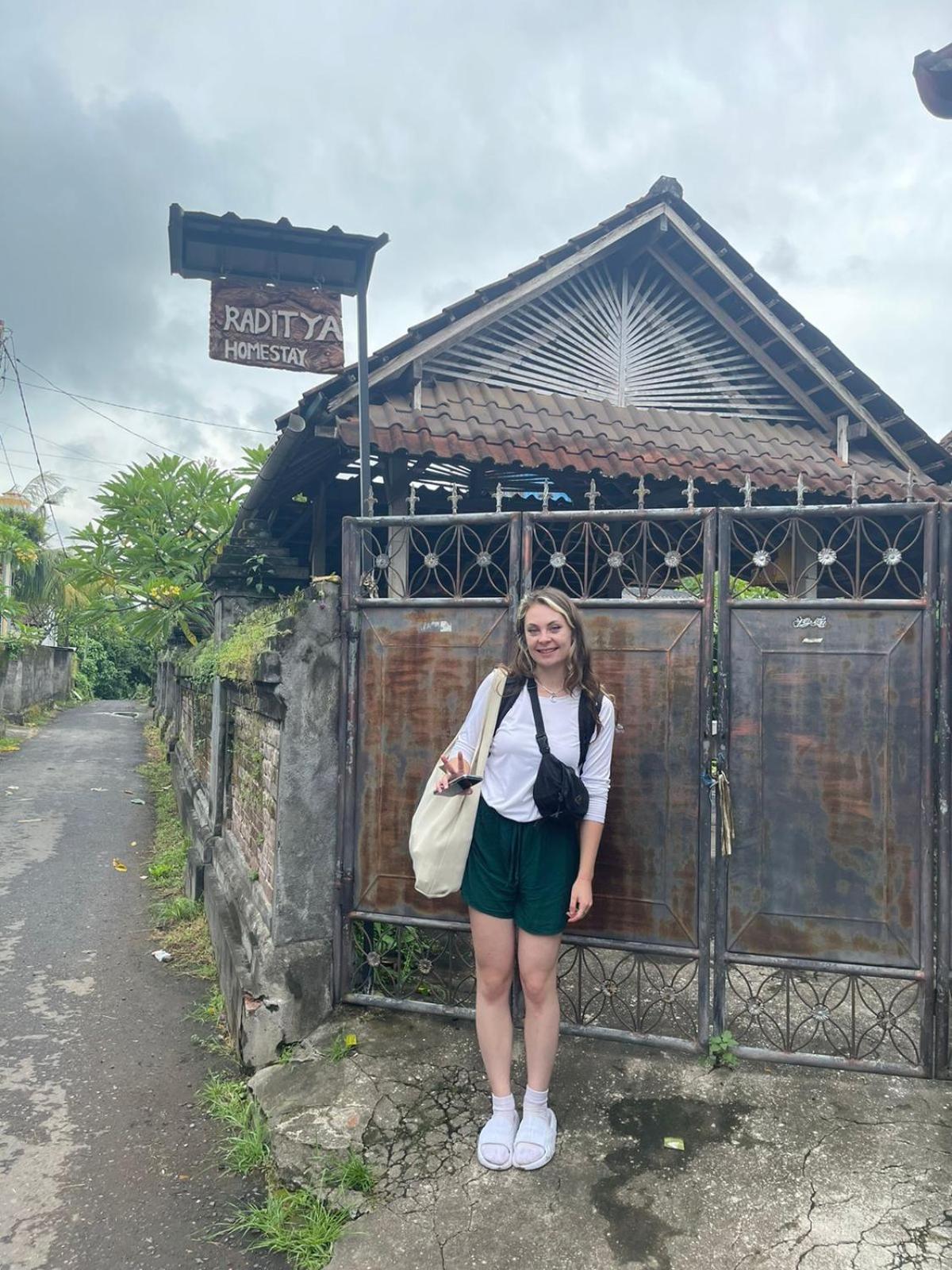 Raditya Homestay Mambat Esterno foto